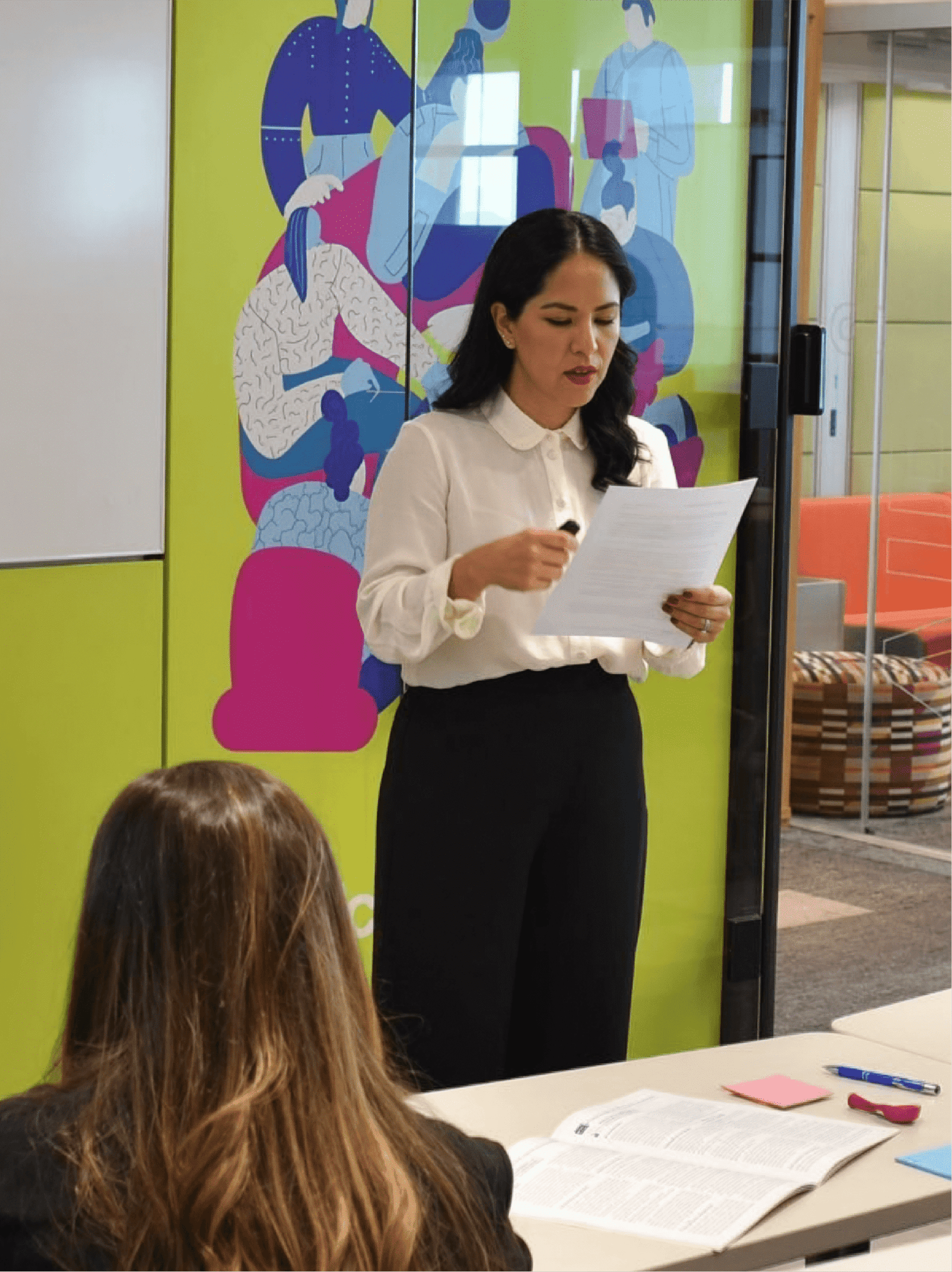 Andrea Troyo acompañando a profesionales y líderes